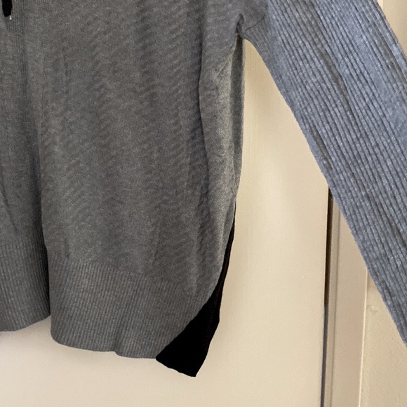 NWOT.  Zuda Gray lightweight ladies sweater. - Picture 4 of 8